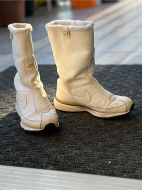 Nike White Women's Insulated Mid-Calf Winter Boots